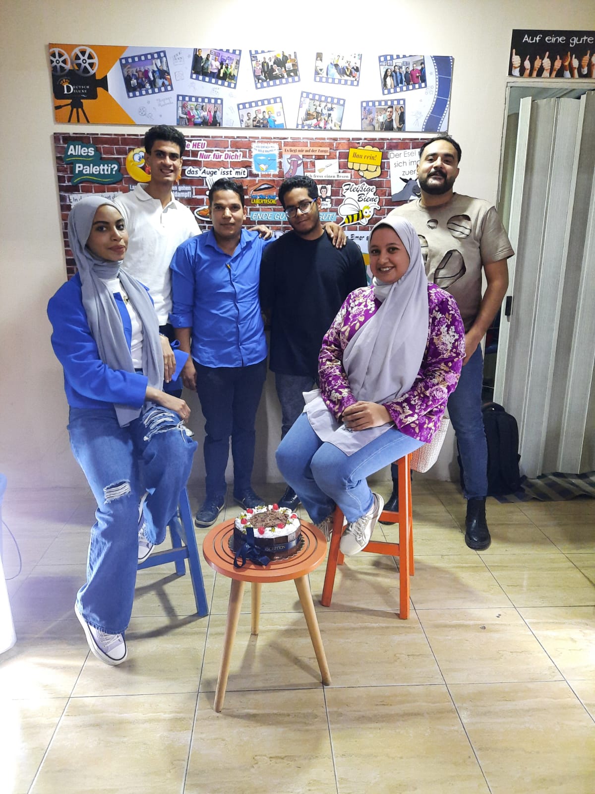Deutsch Deluxe learners and instructor together at the training center